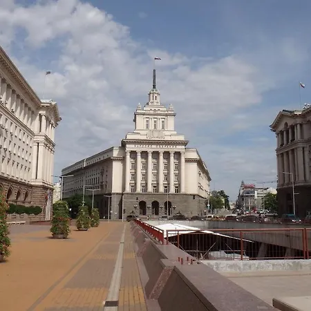 Beautiful Jewel In Center