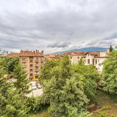 Beautiful Jewel In Center ソフィア