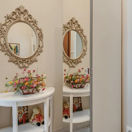 Beautiful Jewel In Center * Sofia